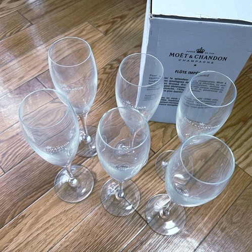 Moet chandon champagne - chandon,