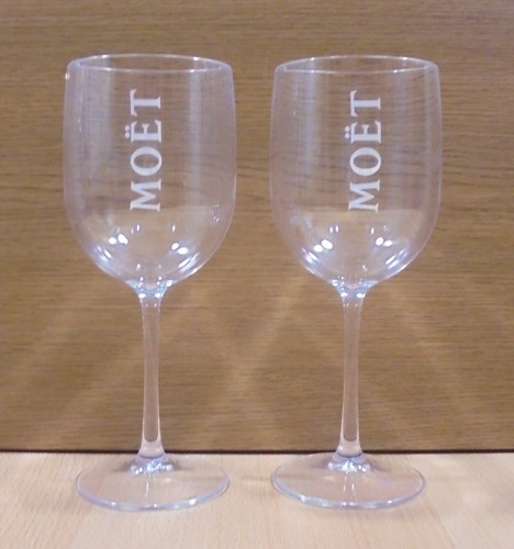 Moet chandon champagne - chandon,